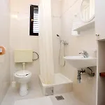 Family Friendly Seaside Razanj, - 10373 아파트 로고즈니차