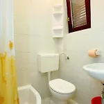 아파트 Family Friendly Seaside Razanj, - 10373 로고즈니차