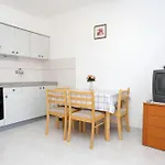 Family Friendly Seaside Razanj, - 10373 아파트 로고즈니차