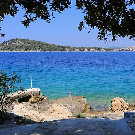 Family Friendly Seaside Razanj, - 10373 דירה
