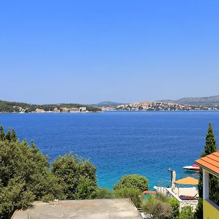 Family Friendly Seaside Razanj, - 10373 דירה רוגוזניצה