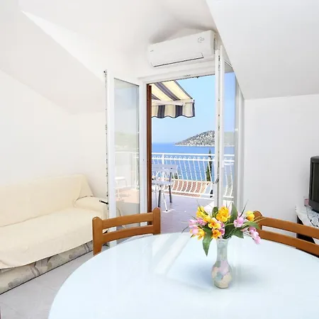 Family Friendly Seaside Razanj, - 10373 רוגוזניצה