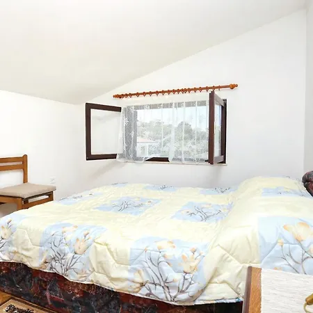 Family Friendly Seaside Razanj, - 10373 דירה