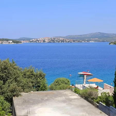 Family Friendly Seaside Razanj, - 10373 דירה