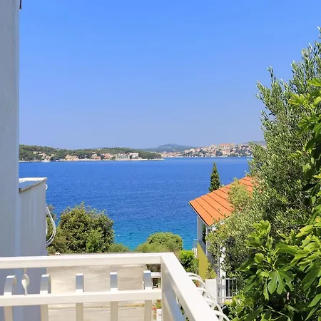 Family Friendly Seaside Razanj, - 10373 דירה