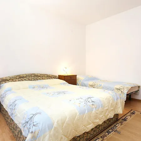 Family Friendly Seaside Razanj, - 10373 דירה