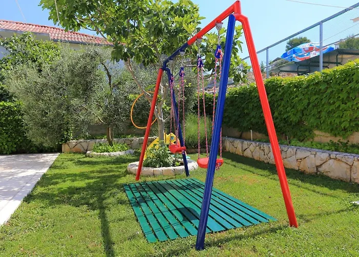 Family Friendly Seaside Razanj, - 10373 아파트 로고즈니차