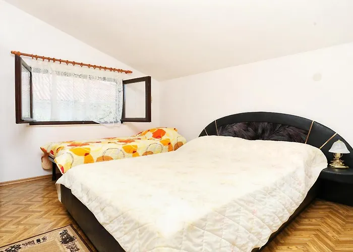 Family Friendly Seaside Razanj, - 10373 아파트 로고즈니차