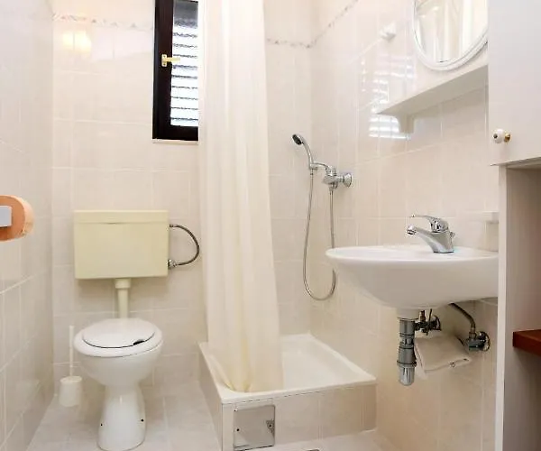 Family Friendly Seaside Razanj, - 10373 Appartement Rogoznica (Sibenik-Knin)