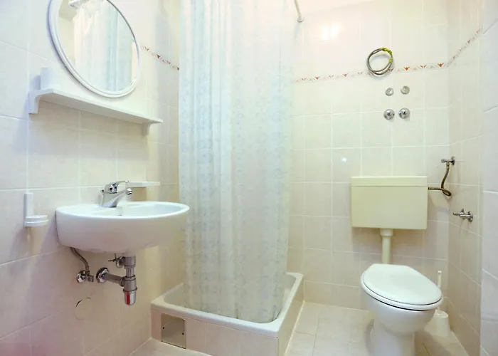 Family Friendly Seaside Razanj, - 10373 Appartement Rogoznica (Sibenik-Knin)