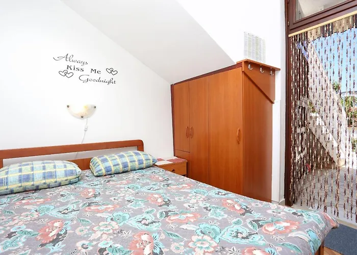 Family Friendly Seaside Razanj, - 10373 아파트 *